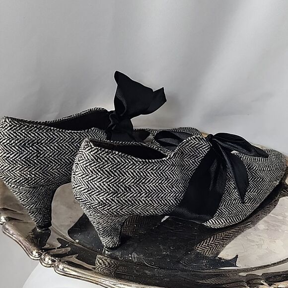 Coup D'Etat Size 8.5 M Beribboned Herringbone Heels - Picture 11 of 11